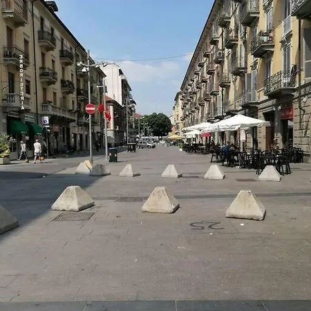 Torino-zona Politecnico 아파트 토리노
